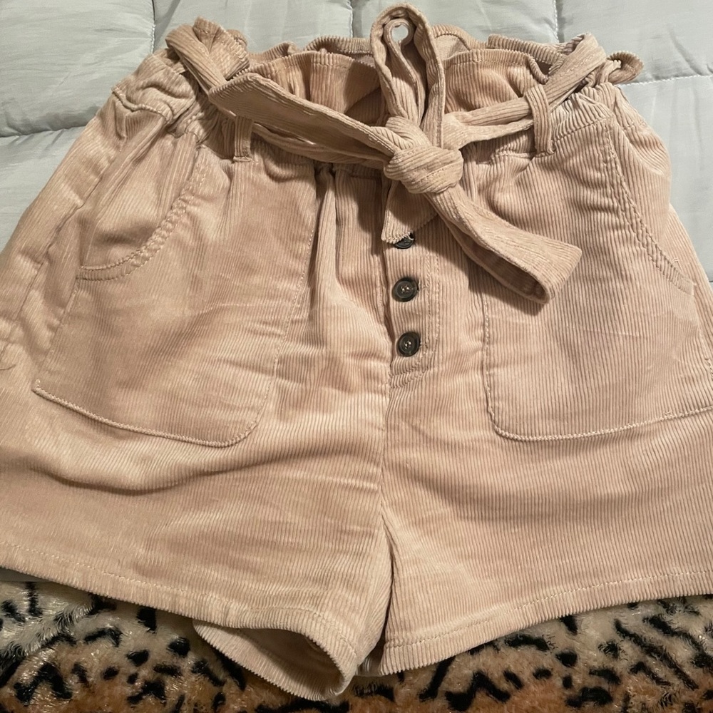 Tan Corduroy 🤍 stretchy shorts and comfortable!